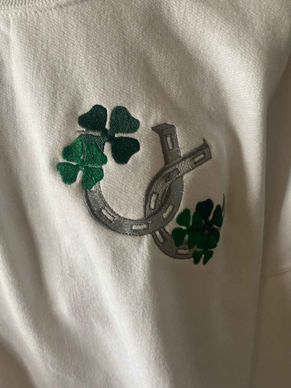 Vintage 90s Embroidered Horseshoe & Shamrocks Graphic Tee - White & Green